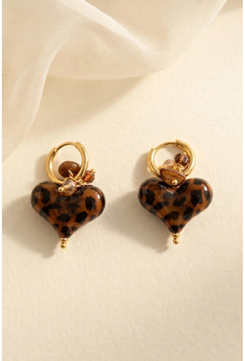 Boucles d’Oreilles Cœur Léopard en Résine – Acier Inoxydable